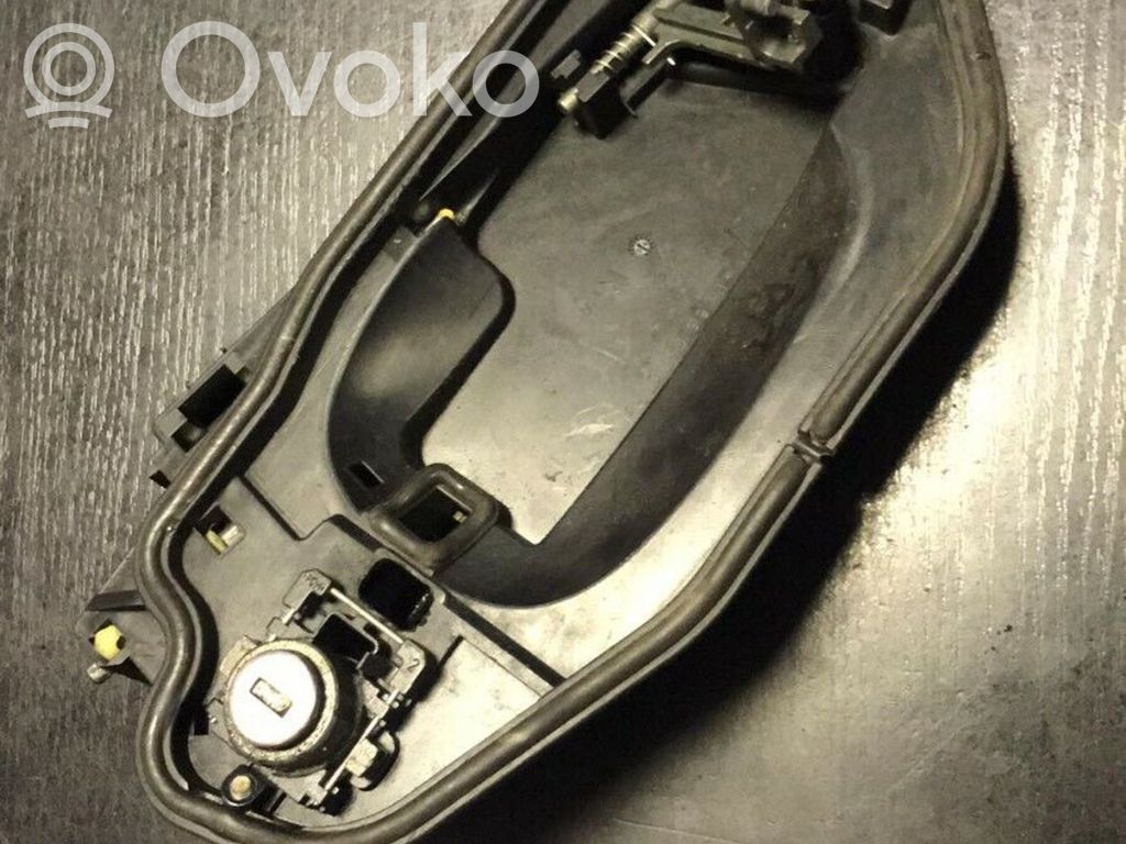 BMW X3 E83 Front door exterior handle/bracket 