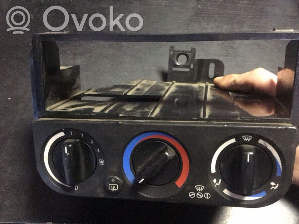 BMW 3 E36 Climate control unit 