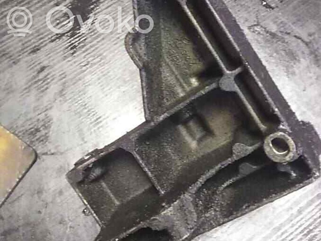 Engine mounting bracket   2245775