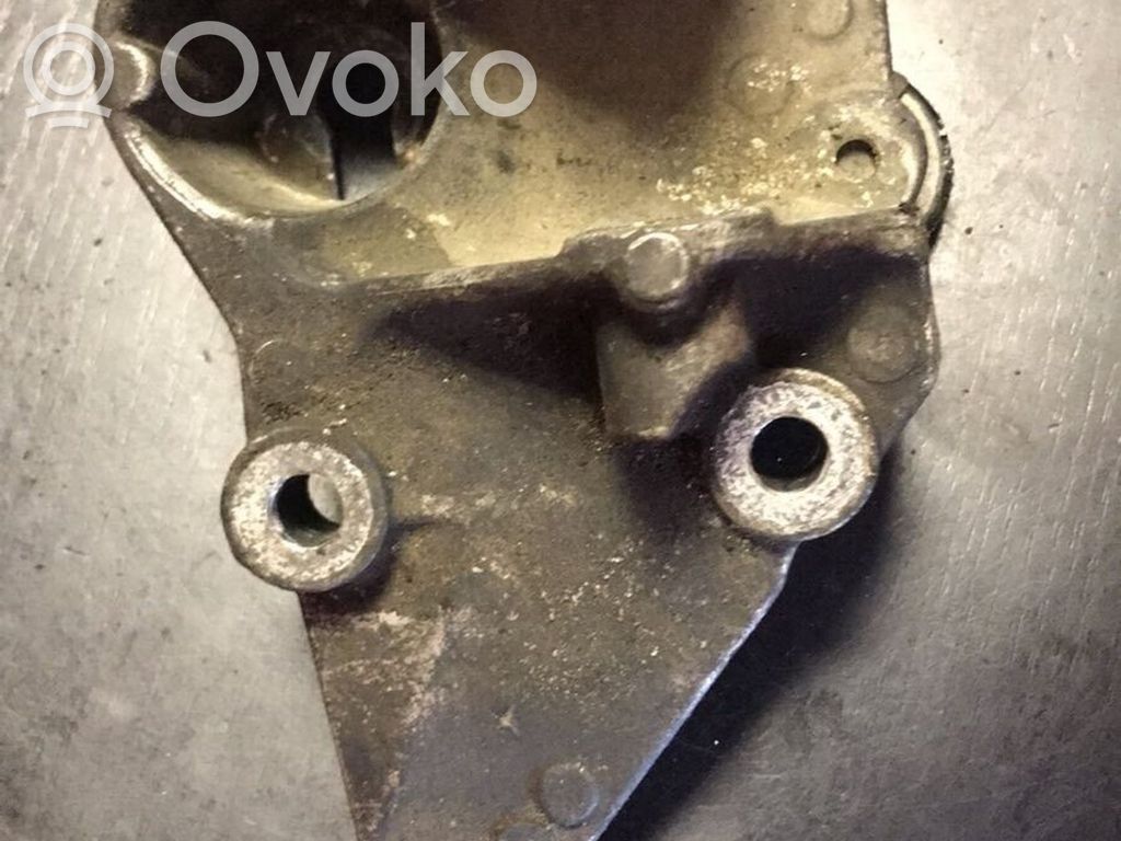 Citroen C5 Engine mounting bracket 