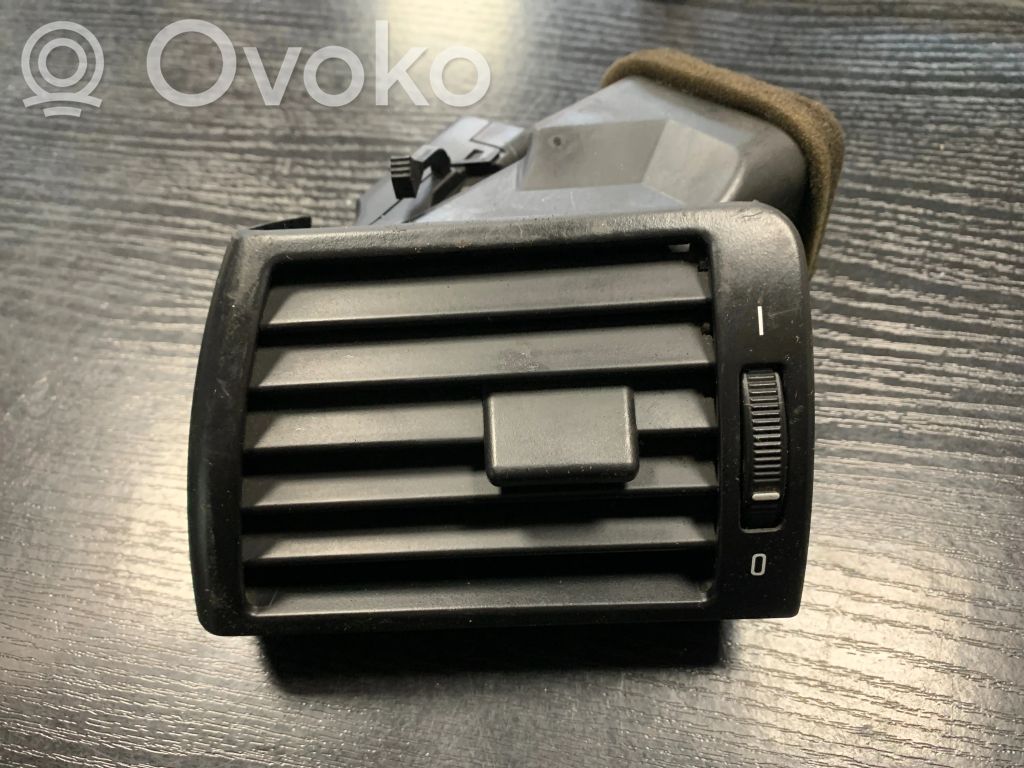 BMW 3 E46 Centrinės oro grotelės 