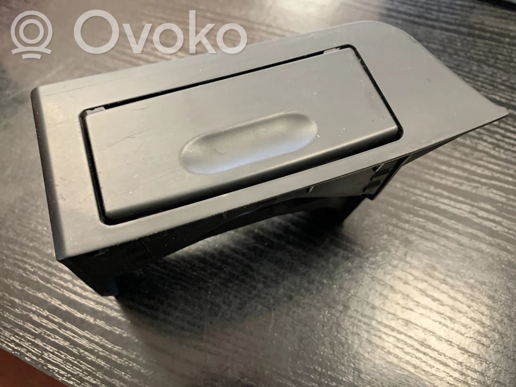 BMW 5 E60 E61 Durvis pelnutrauks 