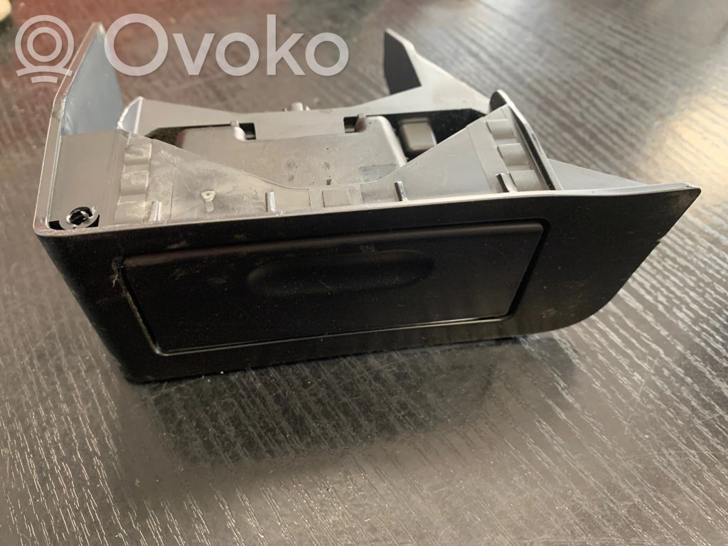 BMW 5 E60 E61 Durvis pelnutrauks 