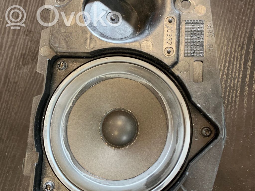 BMW 7 E65 E66 Takaoven kaiutin 