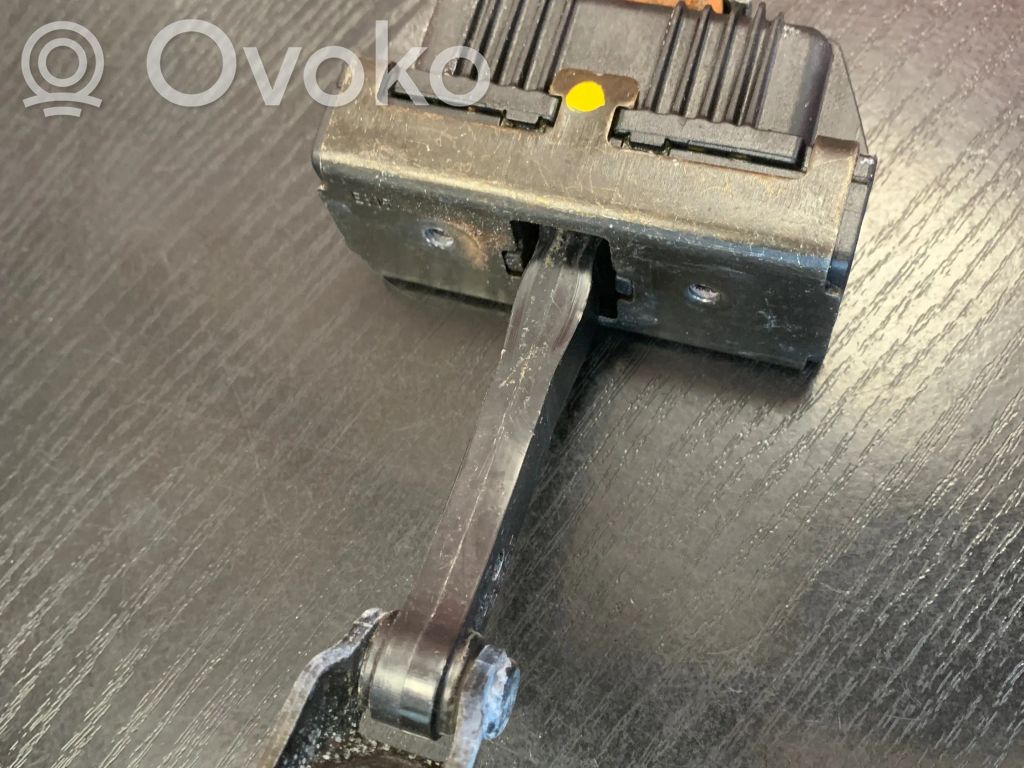 BMW 6 E63 E64 Etuoven pidätin 
