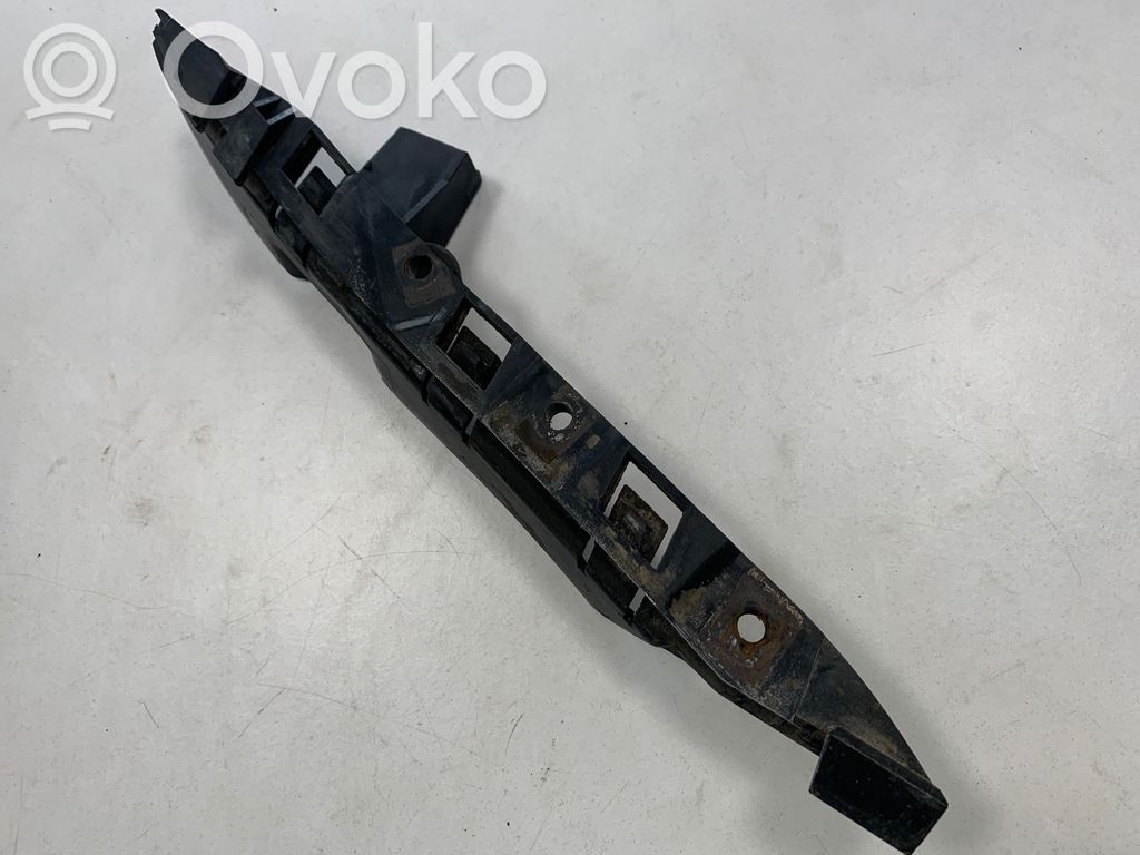 Priekšpusē bampera turētājs   7033705
