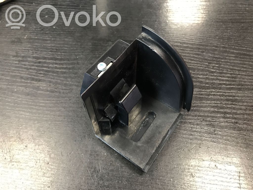 Parcel shelf load cover mount bracket   7160589