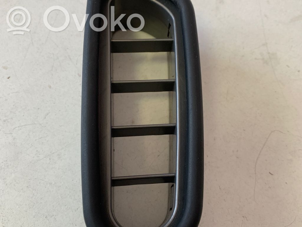 Šoninės oro grotelės   8240463,51418240463