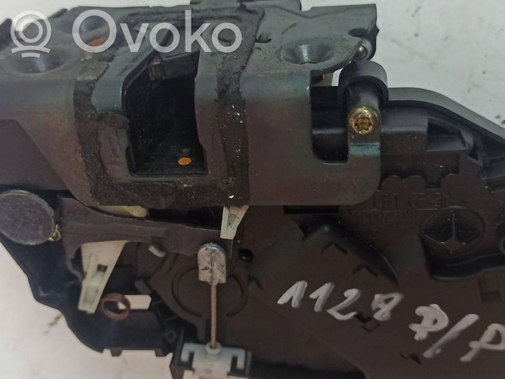 Ford Focus Priekšpusē slēdzene 