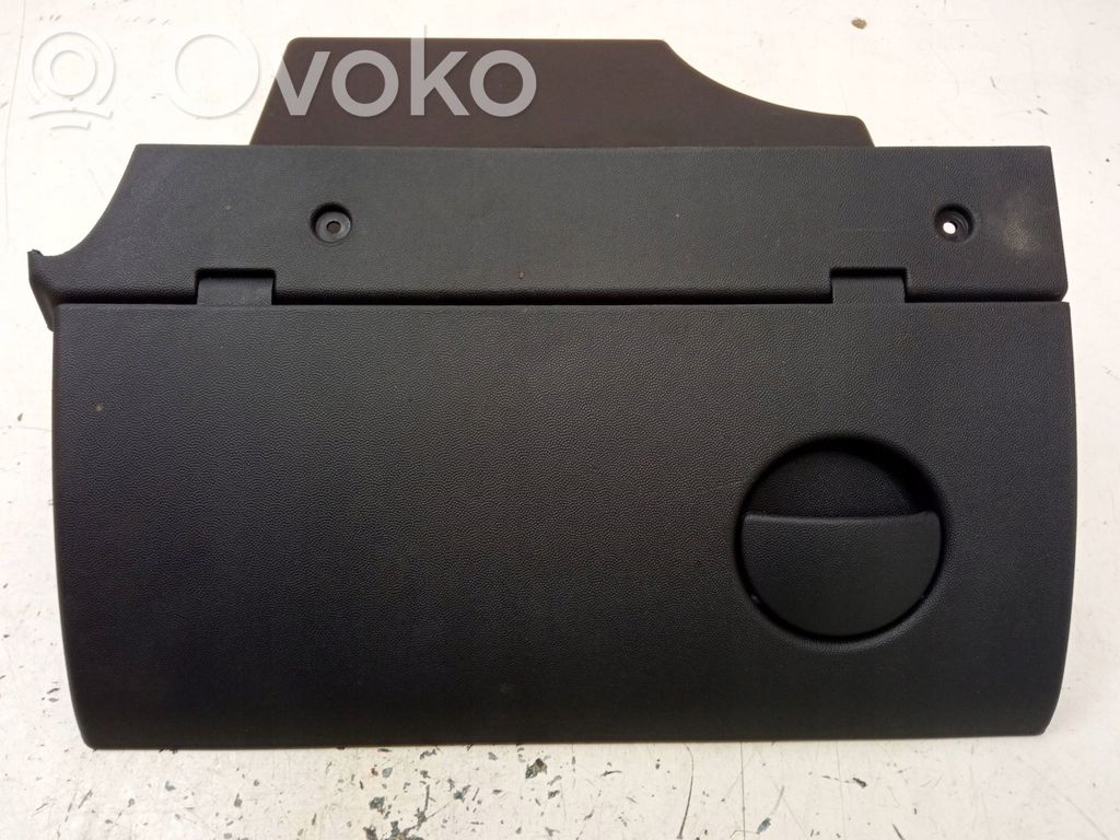 Opel Corsa C Glove box 