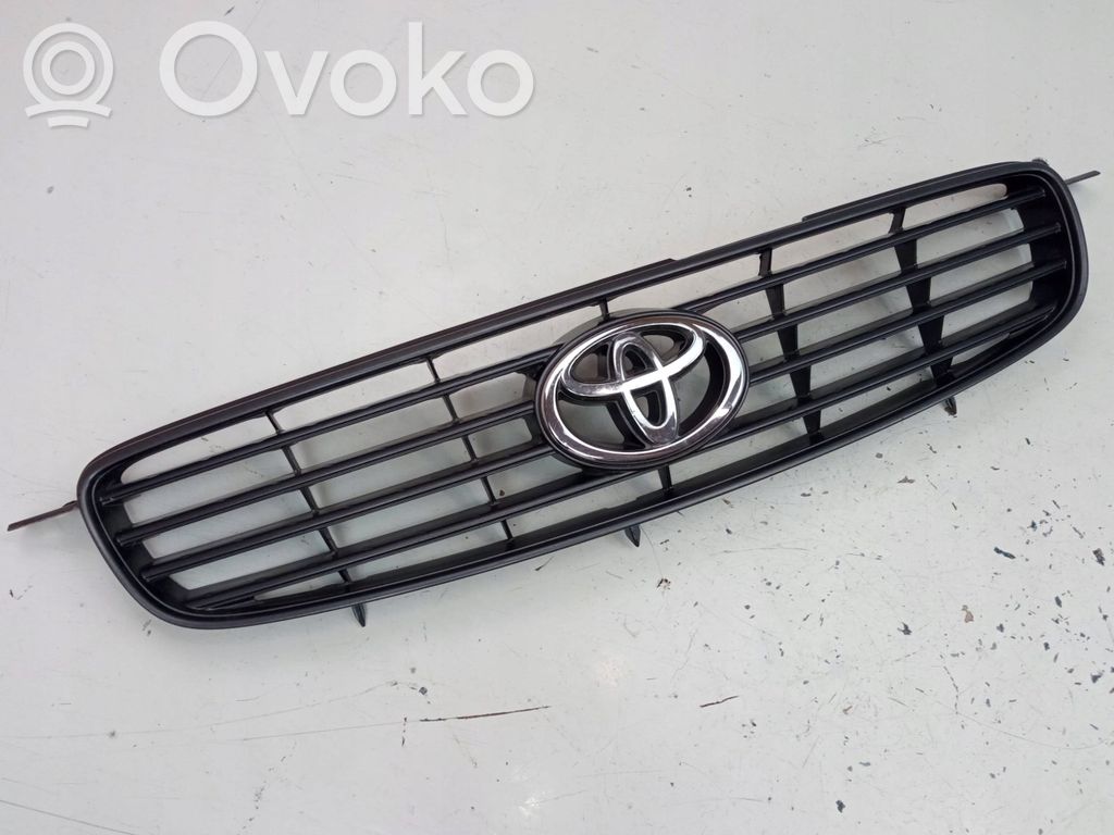 Toyota Corolla E110 Augšējais režģis 