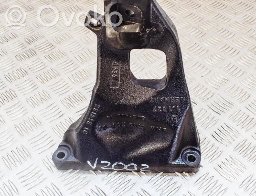 BMW 7 E65 E66 Engine mounting bracket 