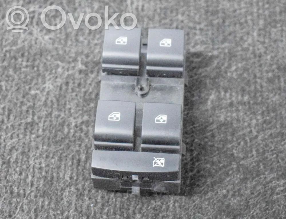 Chevrolet Malibu Electric window control switch 