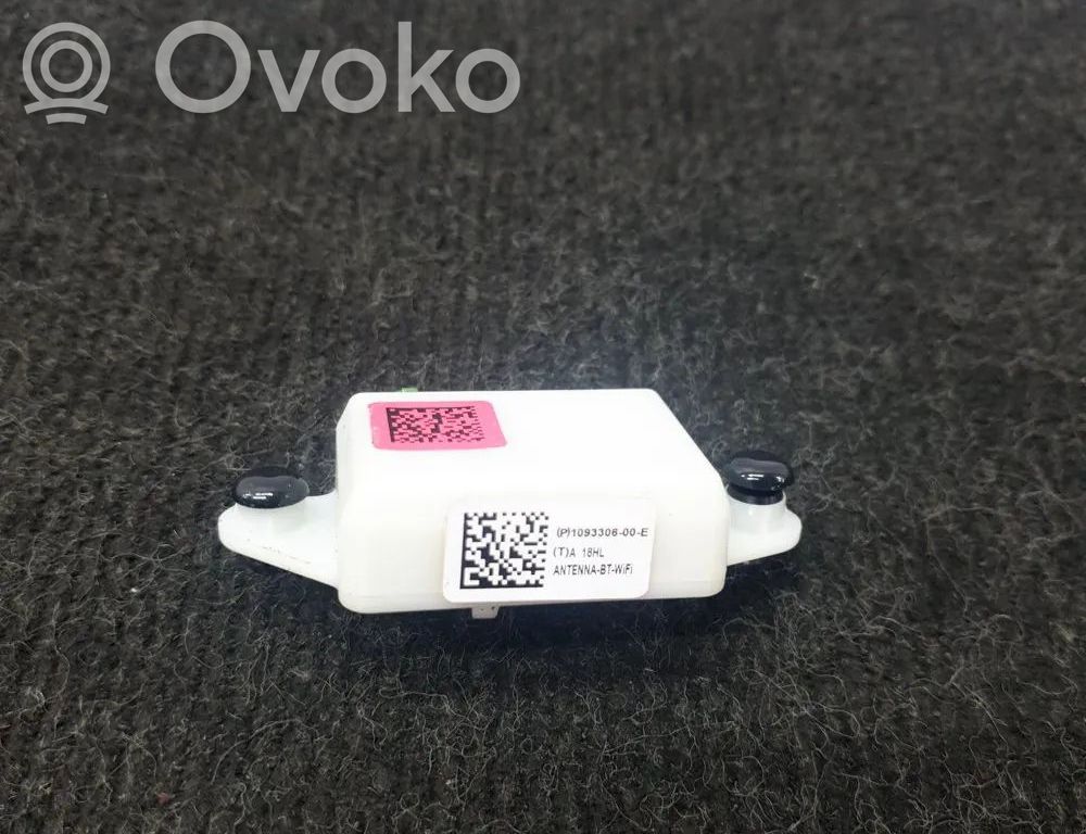Tesla Model 3 Pystyantennivahvistin 