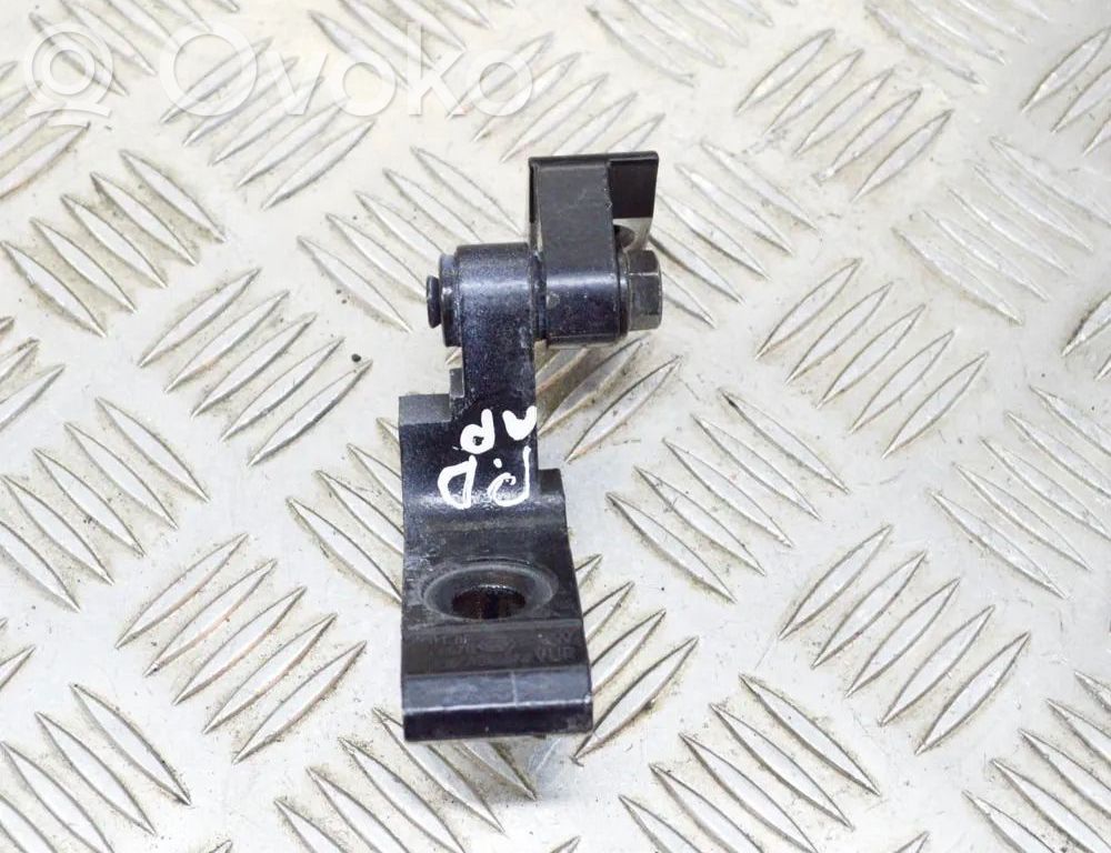 Front door upper hinge   A046574,7266676