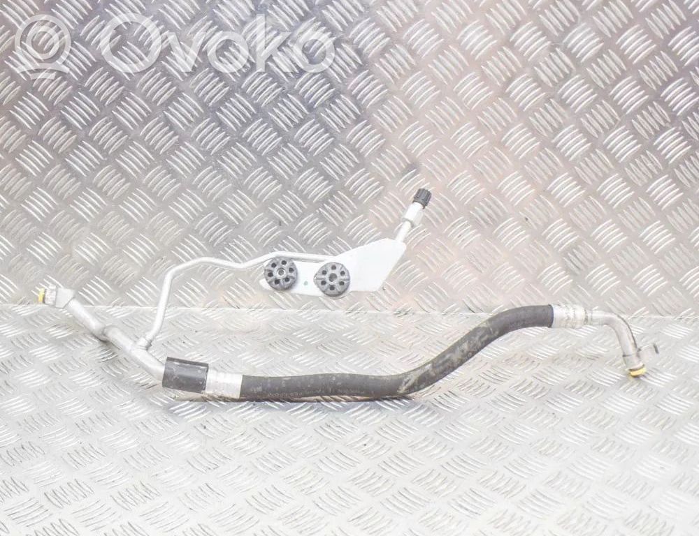 BMW 6 E63 E64 Ilmastointilaitteen putki (A/C) 