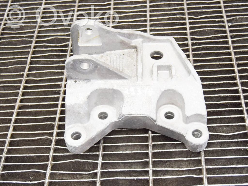 Engine mounting bracket   J9C36F030AB,GJ326P096AF