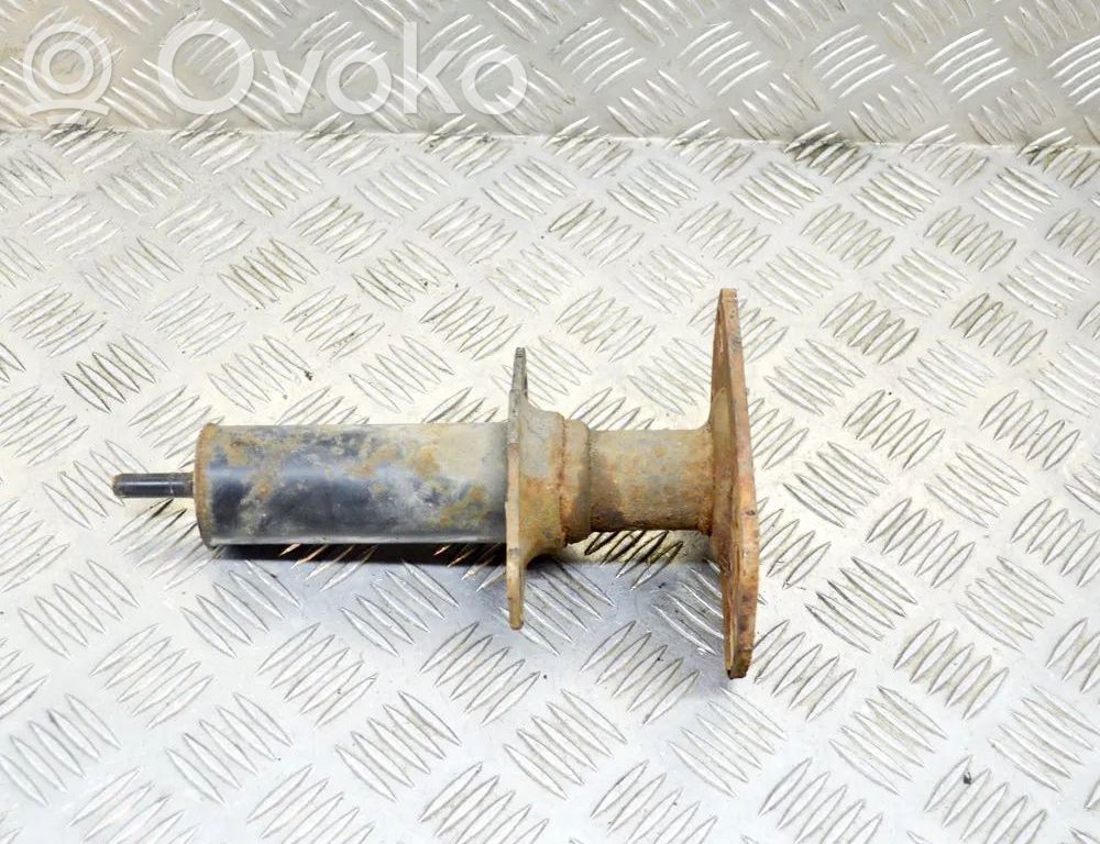 Priekšpusē bampera amortizators