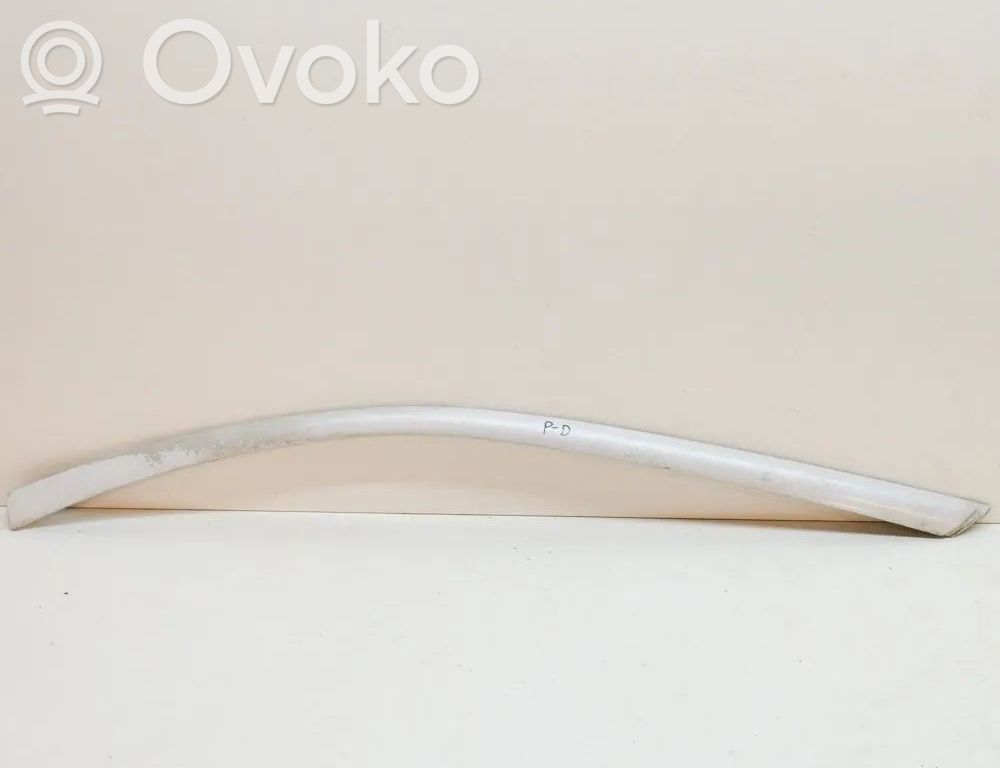 Windshield trim   MB645242,MB64524274