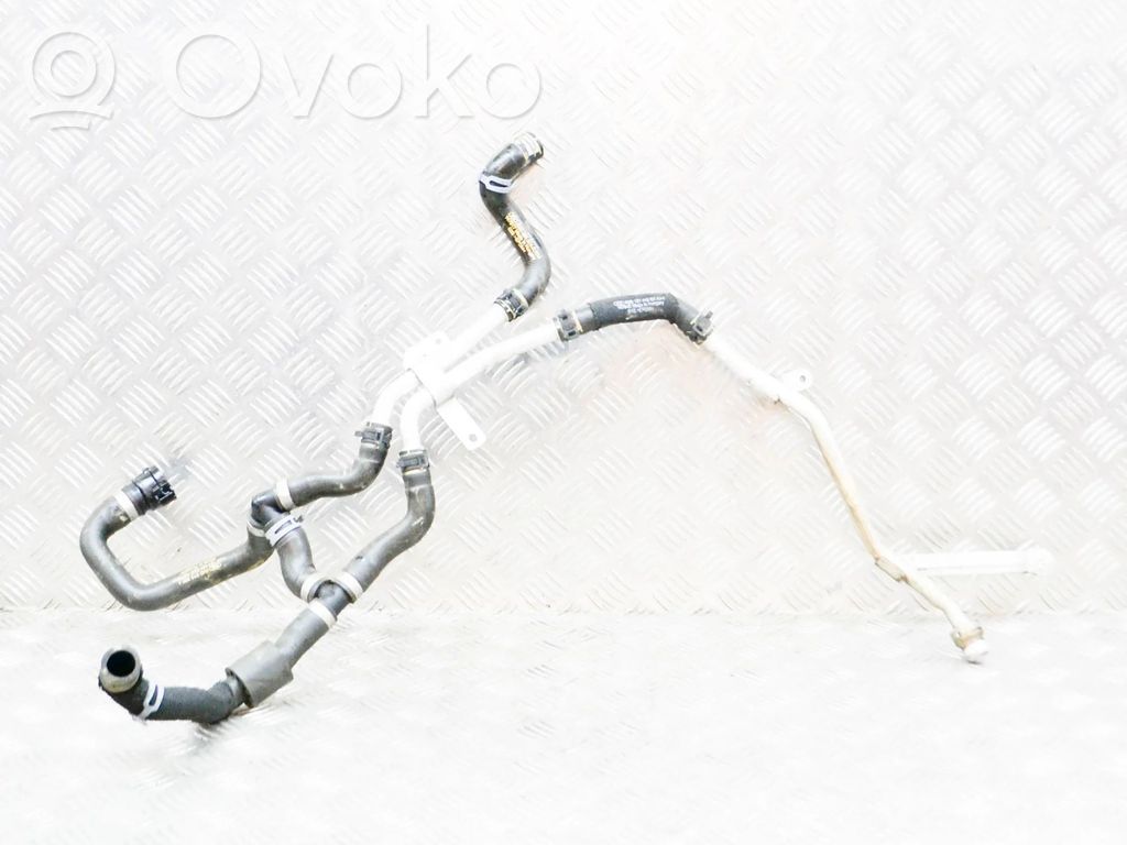 Audi Q7 4M Tubo flessibile del liquido di raffreddamento del motore