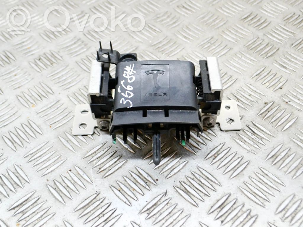 Tesla Model S Muu korin osa 