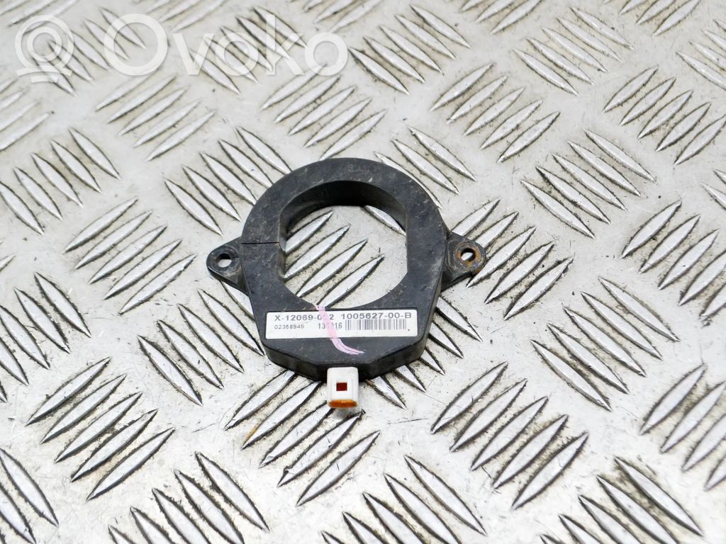 Tesla Model S Keyless system antenna 