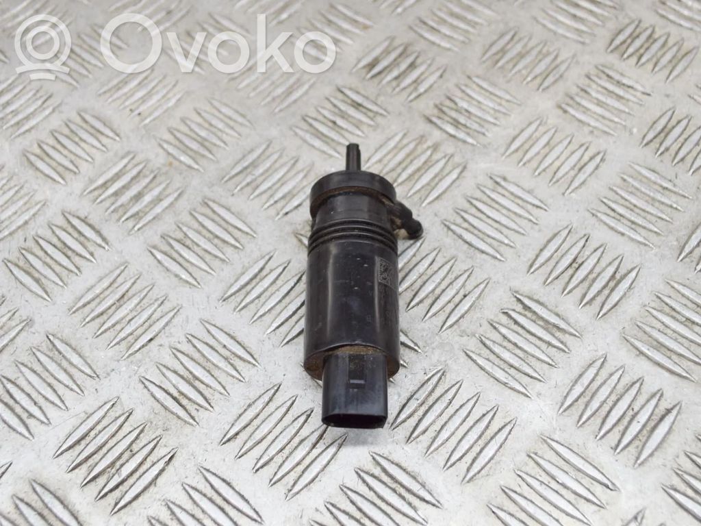 Tesla Model Y Windscreen/windshield washer pump 