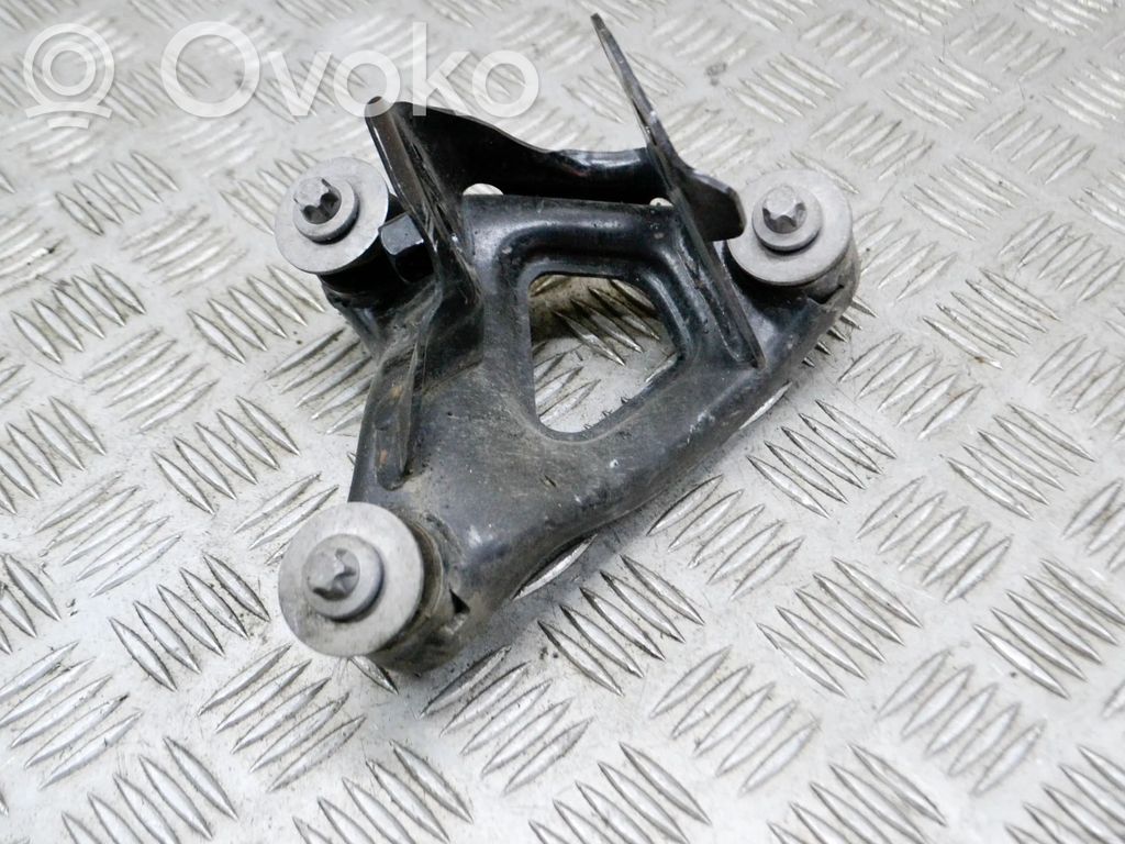 Tesla Model 3 Engine mounting bracket 
