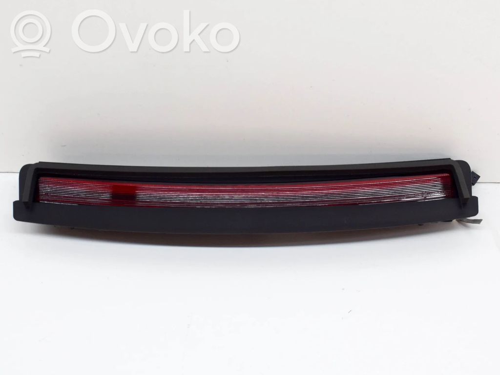 Tesla Model 3 Kolmas/lisäjarruvalo 