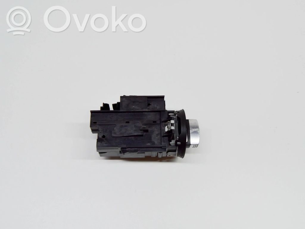 Volkswagen PASSAT B7 Virtalukko 
