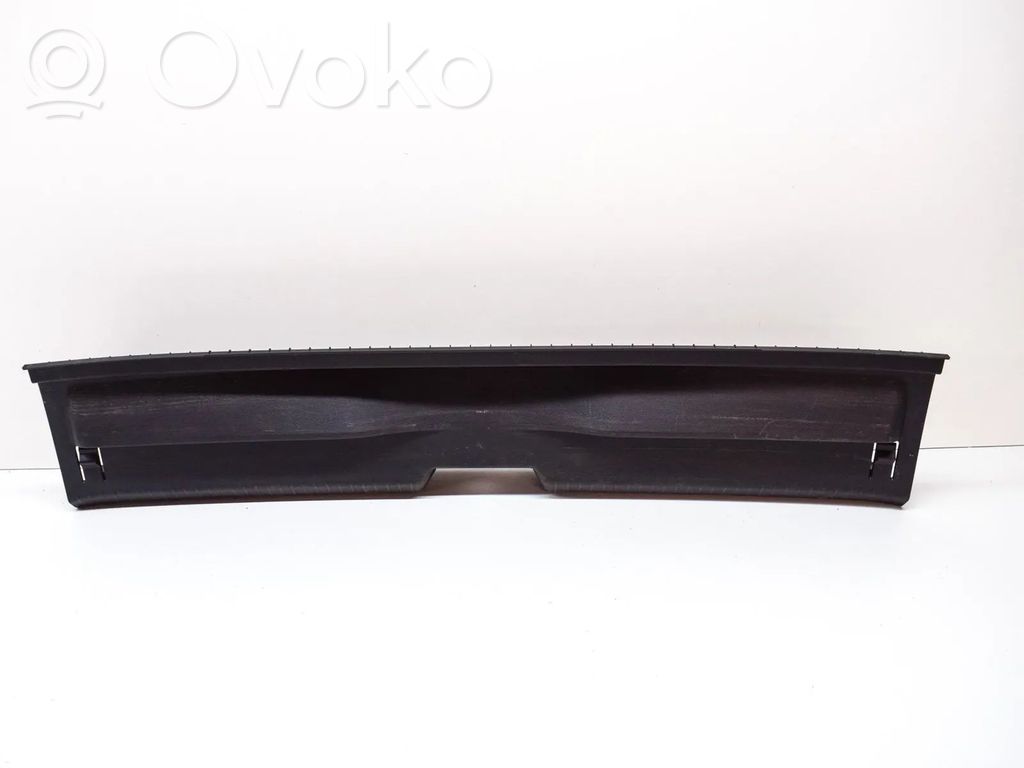 Volkswagen Golf VIII Osłona pasa bagażnika