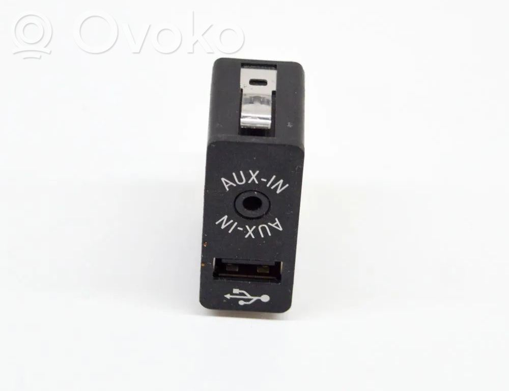 BMW i3 Conector priză AUX 