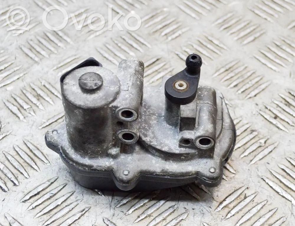 Audi A4 S4 B7 8E 8H Zawór kolektora ssącego 