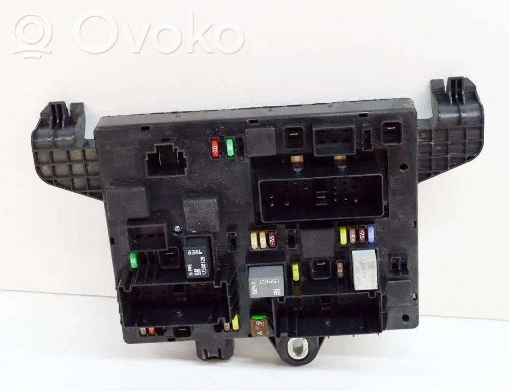 Opel Astra J Módulo de fusible 