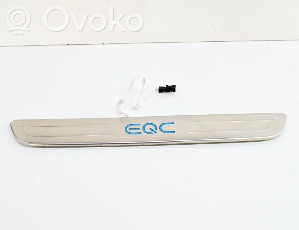 Mercedes-Benz EQC Capac prag față