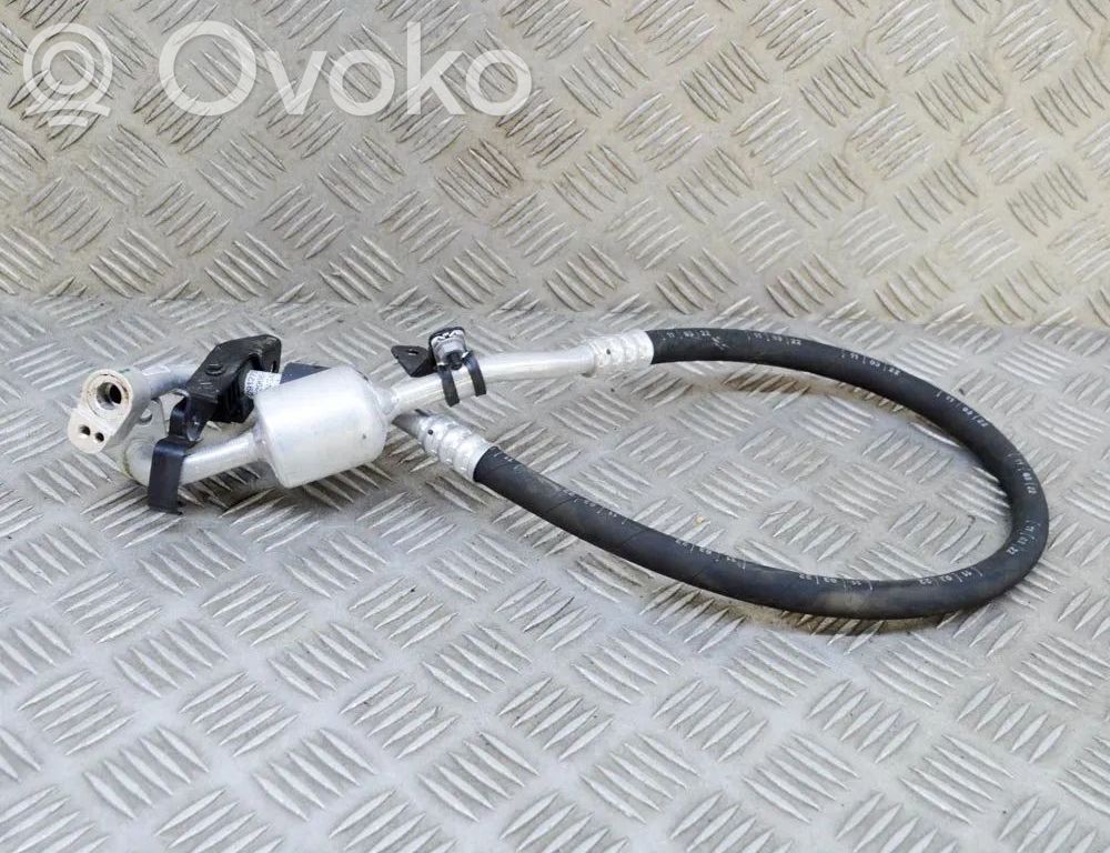 BMW i3 Ilmastointilaitteen putki (A/C) 