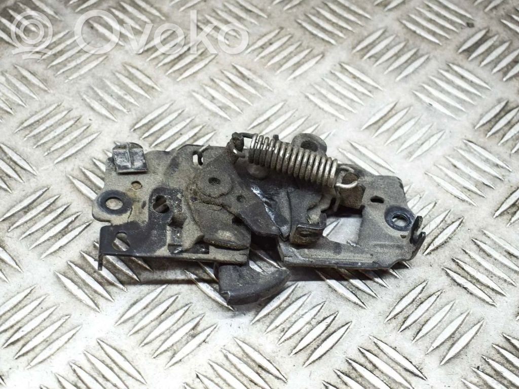 Ford Focus Dzinēja pārsega slēdzene 