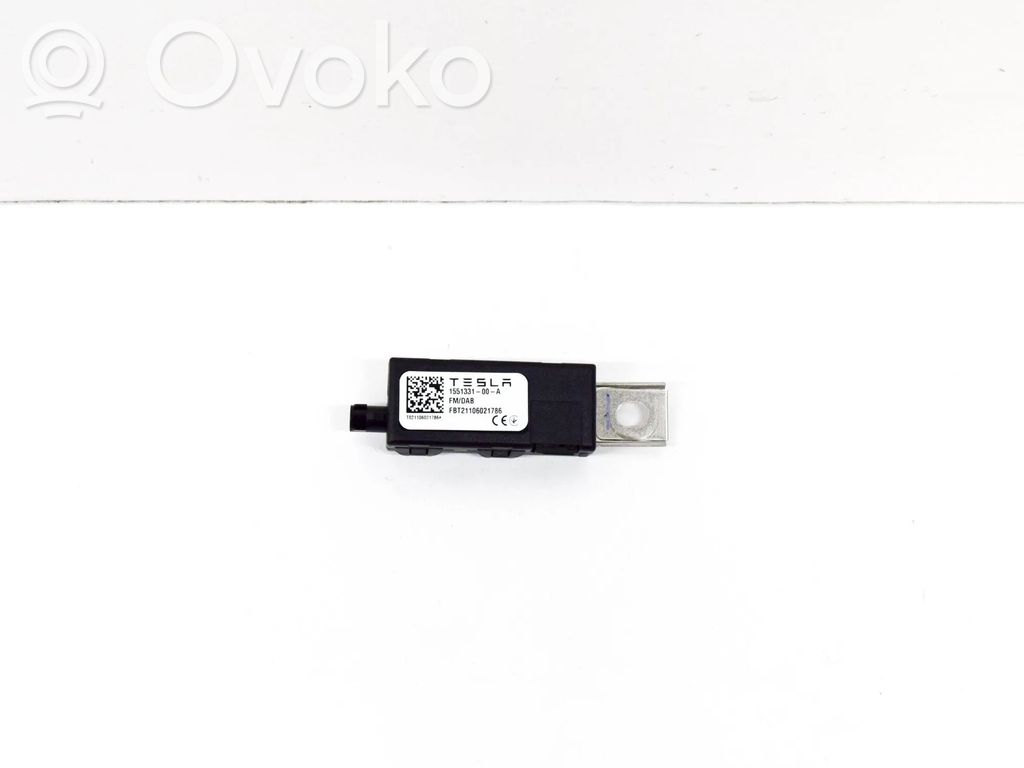 Tesla Model Y Antenos stiprintuvas 