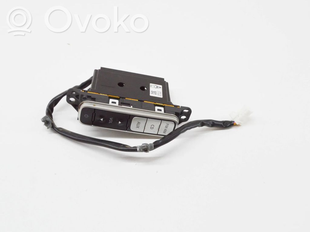 Nissan Leaf I (ZE0) Mando de control del sonido 