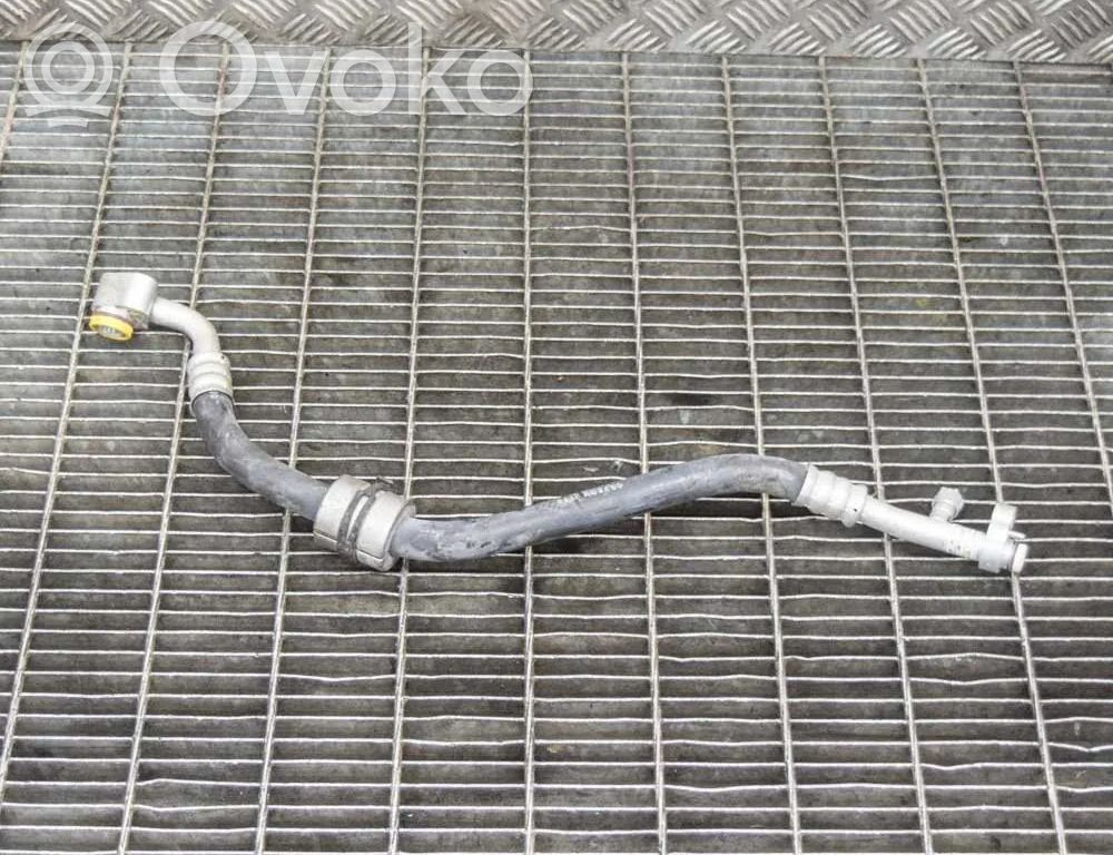 BMW M4 F82 F83 Ilmastointilaitteen putki (A/C) 