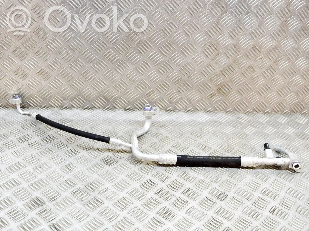 BMW i3 Ilmastointilaitteen putki (A/C) 