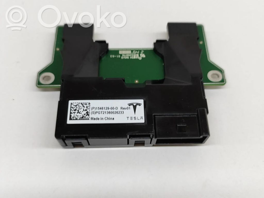 Tesla Model Y Enchufe conector USB 