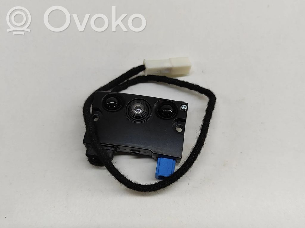 Tesla Model Y Windshield/windscreen camera 