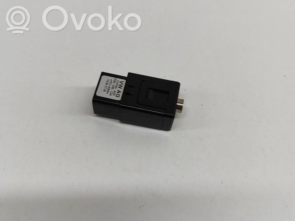 Enchufe conector entrada auxiliar   5Q0035724
