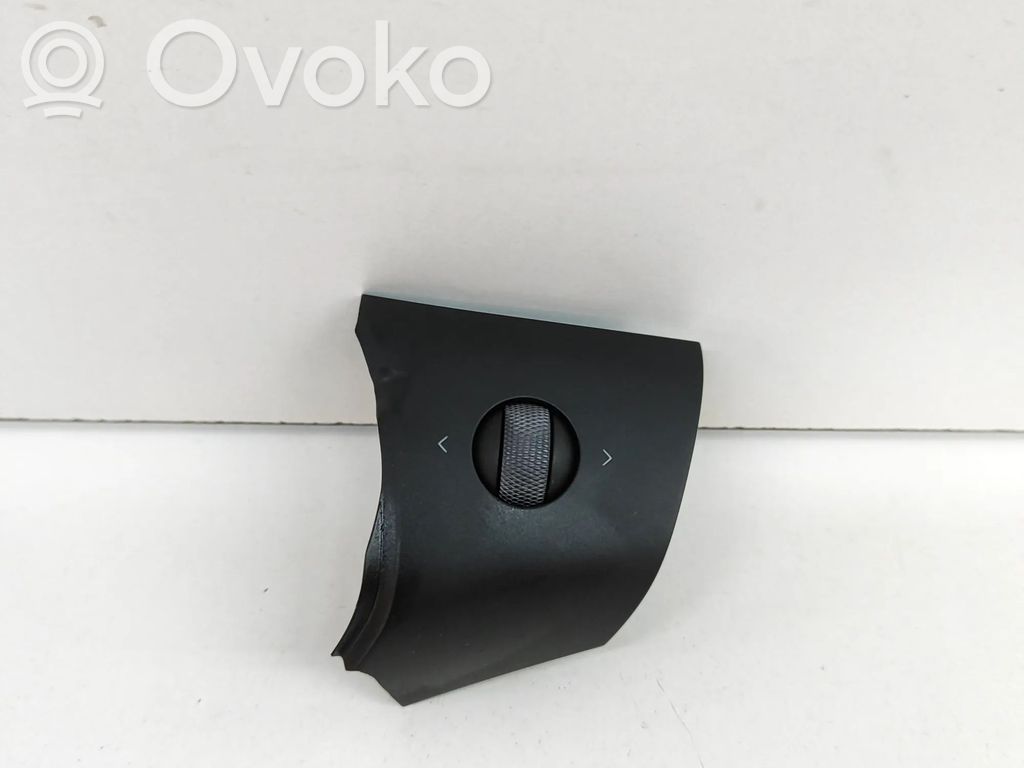 Tesla Model Y Ohjauspyörän painikkeet/kytkimet 