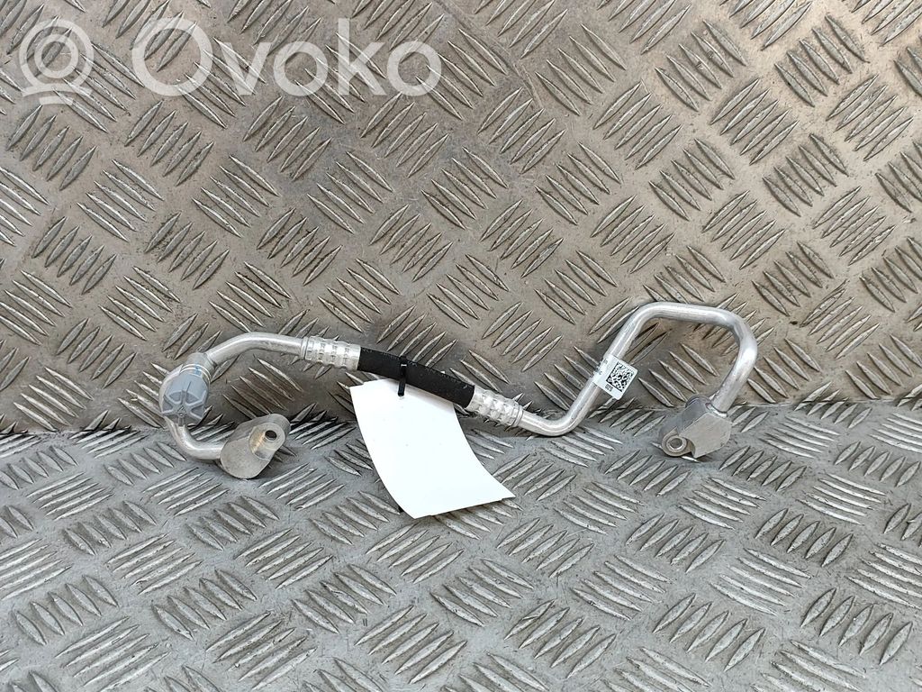 Porsche Taycan 9J1 Ilmastointilaitteen putki (A/C)