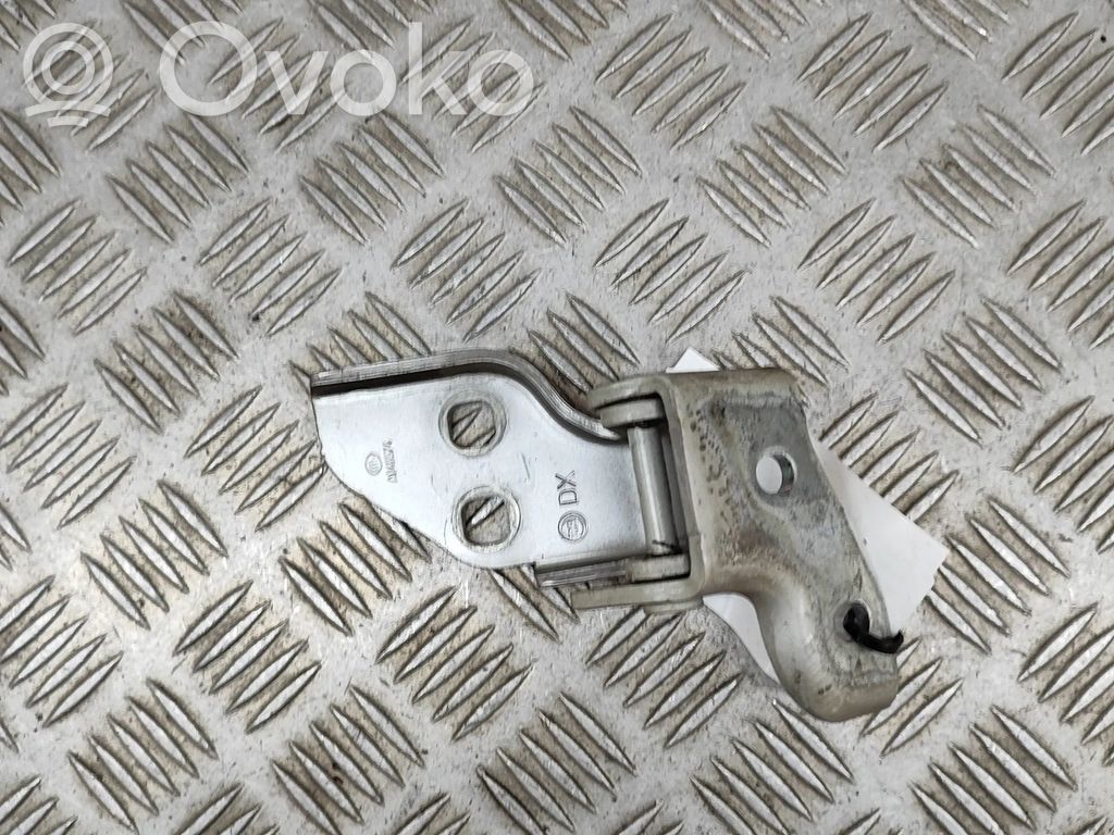 Fiat Ducato Priekšpusē augšējā vira (eņģe) 