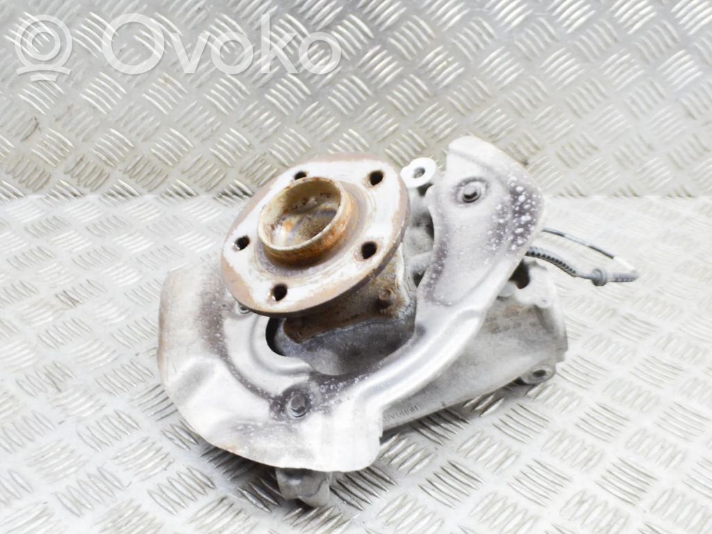 Cubo de rueda delantera   6852160
