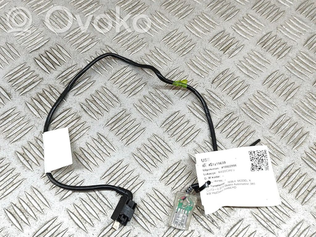 Tesla Model X USB jungtis 