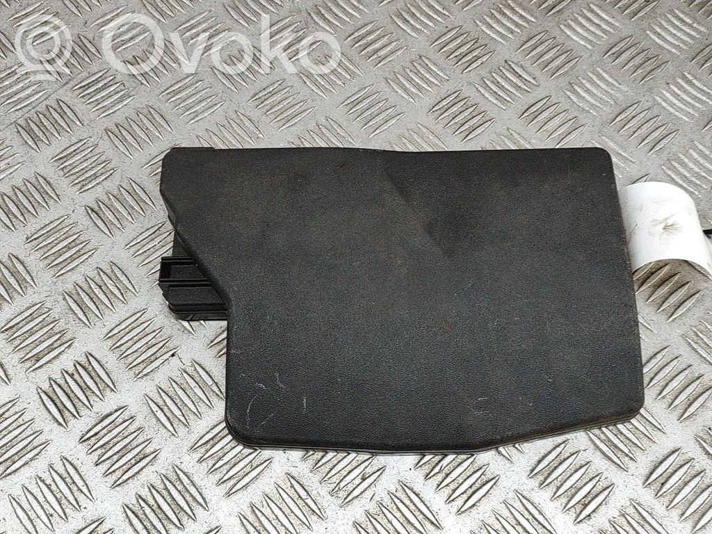 Toyota Avensis T270 Couvercle de boîte à fusibles 